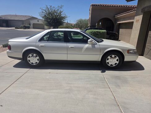 Used 2000 Cadillac Seville SLS w/ Personalization Pkg FWD image 1