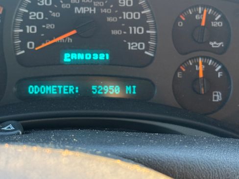 Used 2004 GMC Sierra 3500 SLT w/ Heavy-Duty Power Package image 9