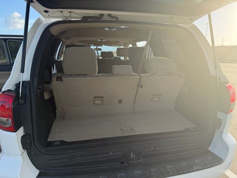 Used 2014 Toyota Sequoia SR5 RWD image 17
