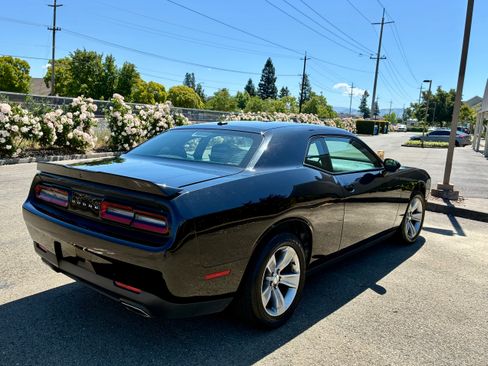 Used 2021 Dodge Challenger SXT RWD image 4