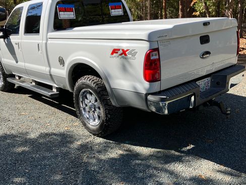 Used 2010 Ford F250 Lariat image 27