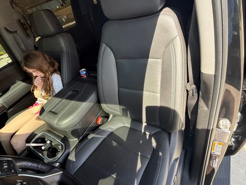 Used 2022 Chevrolet Silverado 2500 LTZ w/ LTZ Plus Package image 28