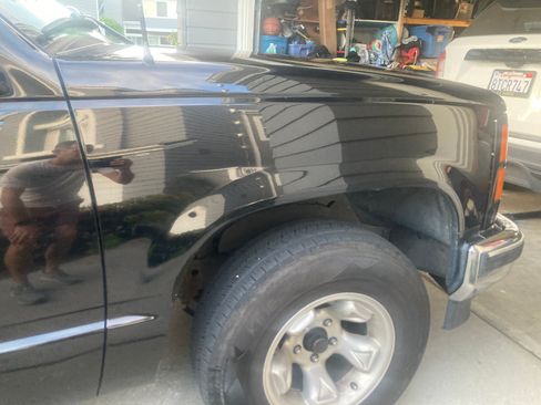 Used 1999 GMC Suburban 2WD w/ Marketing Opt Pkg 3 image 9