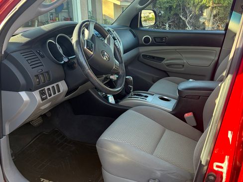 Used 2012 Toyota Tacoma PreRunner w/ SR5 Pkg RWD image 4