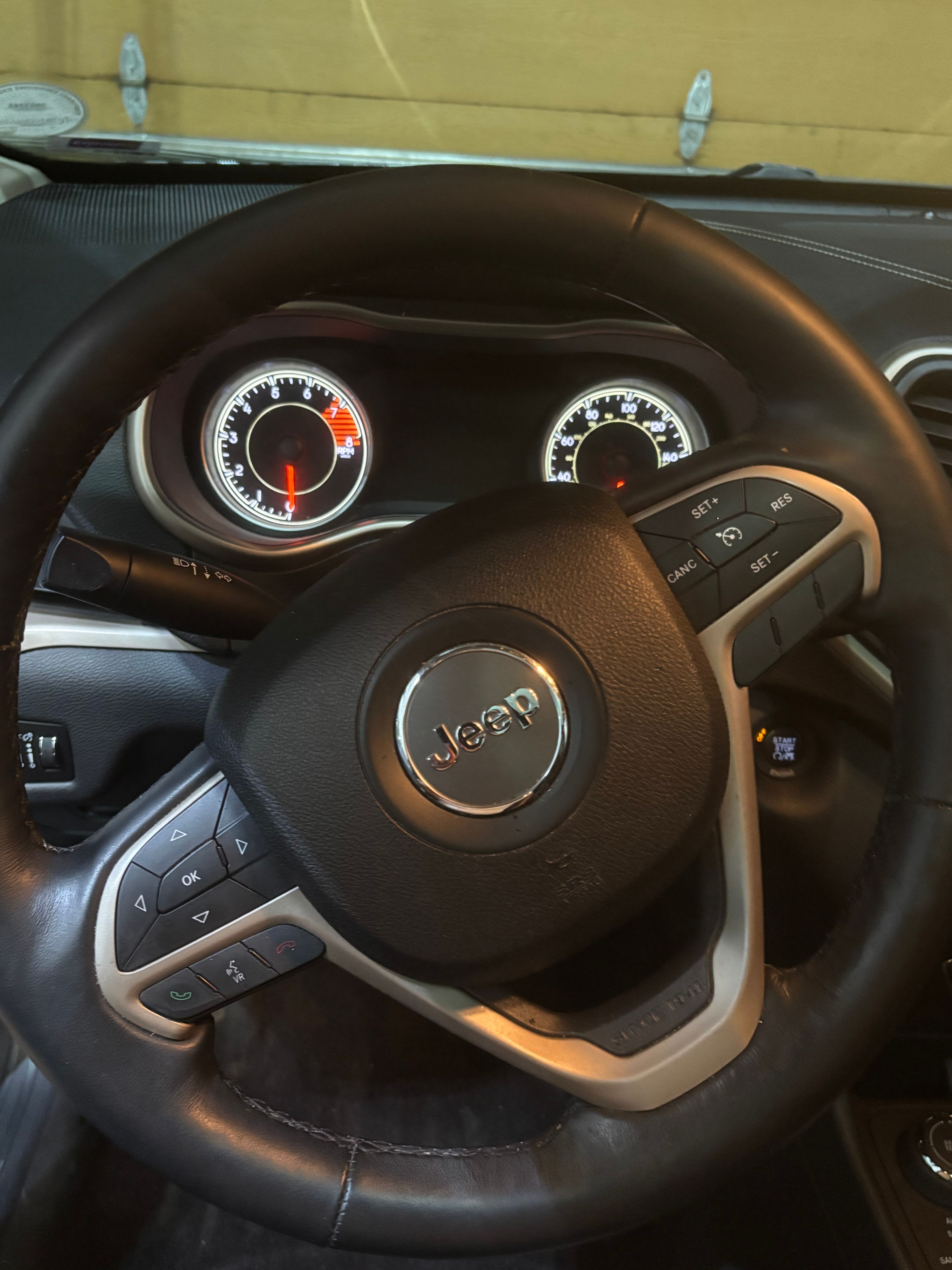Used 2016 Jeep Cherokee Limited AWD/4WD image 25