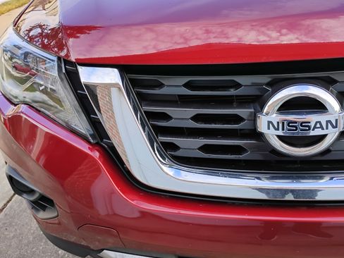 Used 2017 Nissan Pathfinder S image 10
