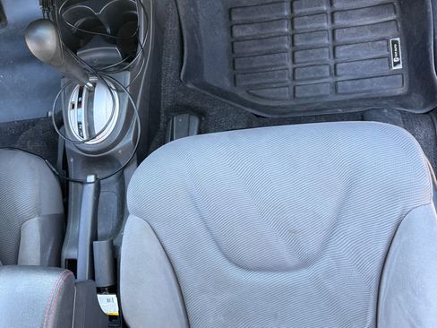 Used 2010 Honda Fit image 12