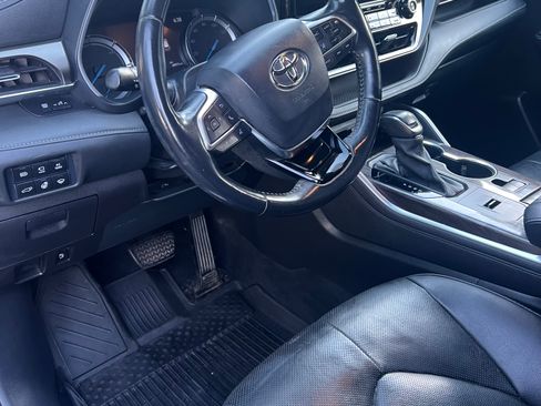 Used 2021 Toyota Highlander Limited AWD/4WD image 12