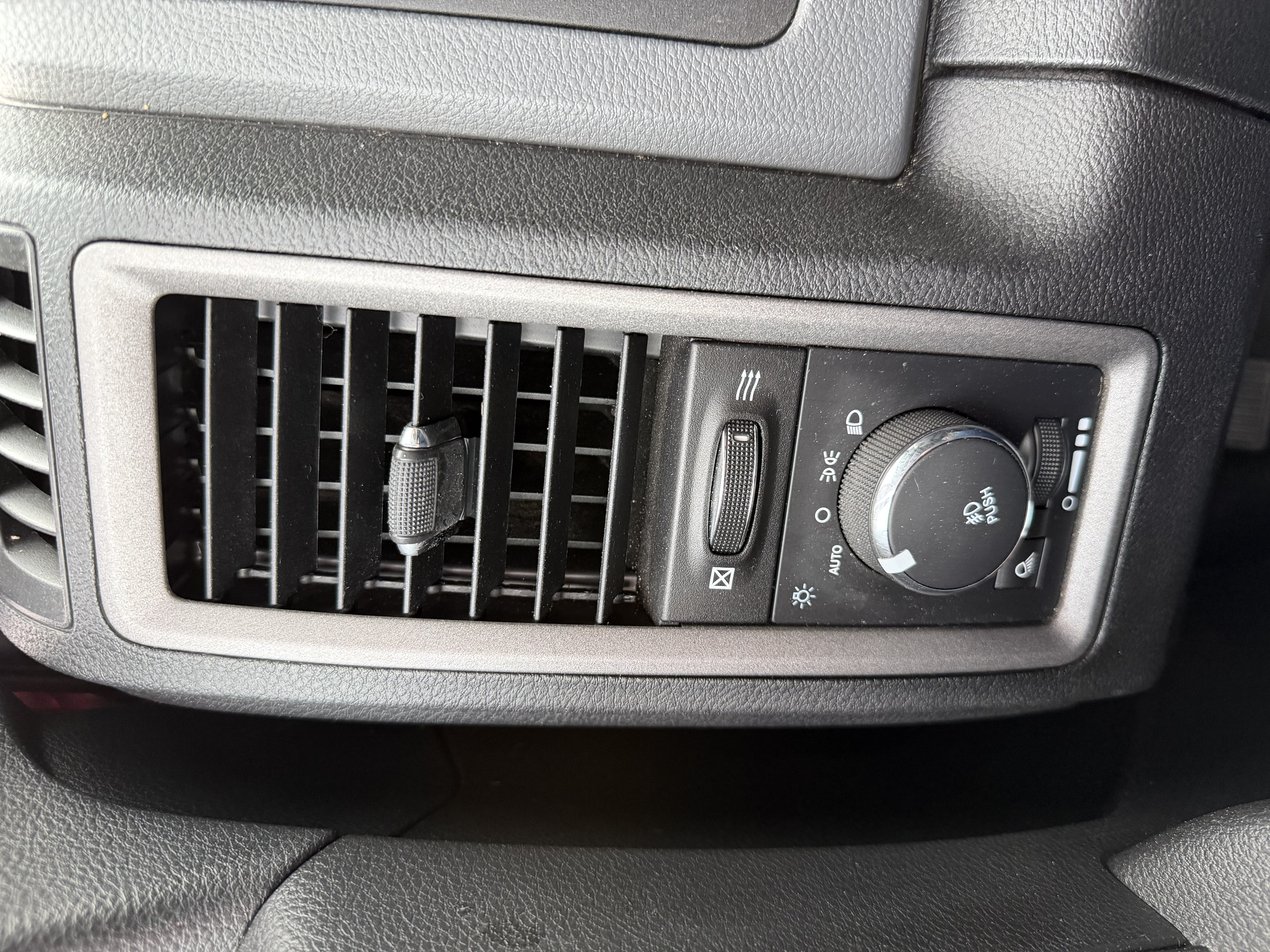 Used 2016 RAM 1500 Express AWD/4WD image 13