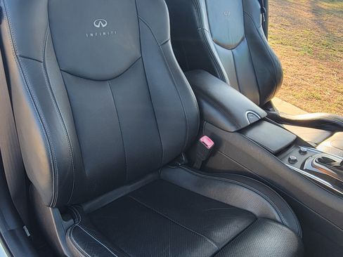 Used 2010 INFINITI G37 Journey w/ Premium Pkg image 12