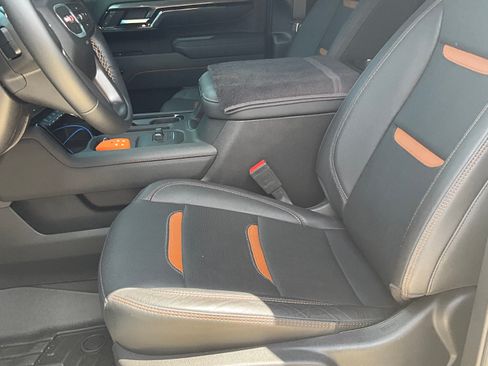 Used 2025 GMC Sierra 2500 AT4 w/ AT4 Premium Plus Package AWD/4WD image 11