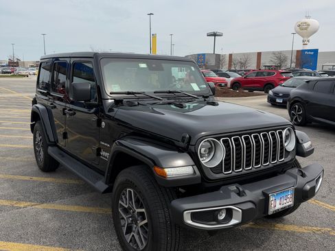 Used 2024 Jeep Wrangler Unlimited Sahara image 2