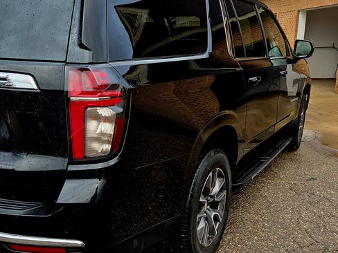 Used 2023 Chevrolet Suburban LS image 8