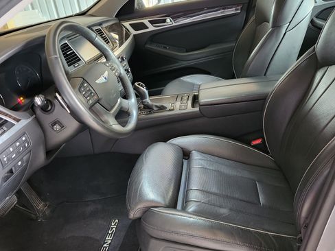 Used 2015 Hyundai Genesis 3.8 w/ Option Group 03 image 12