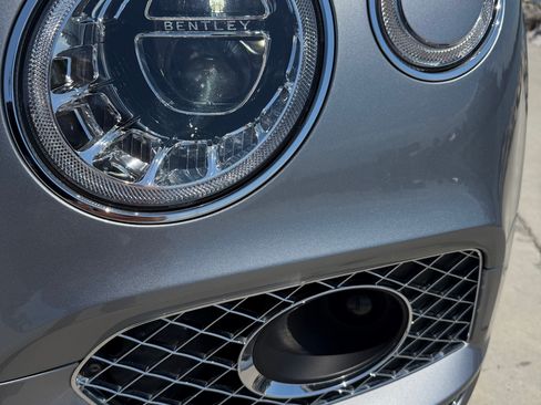 Used 2018 Bentley Bentayga Onyx Edition image 23