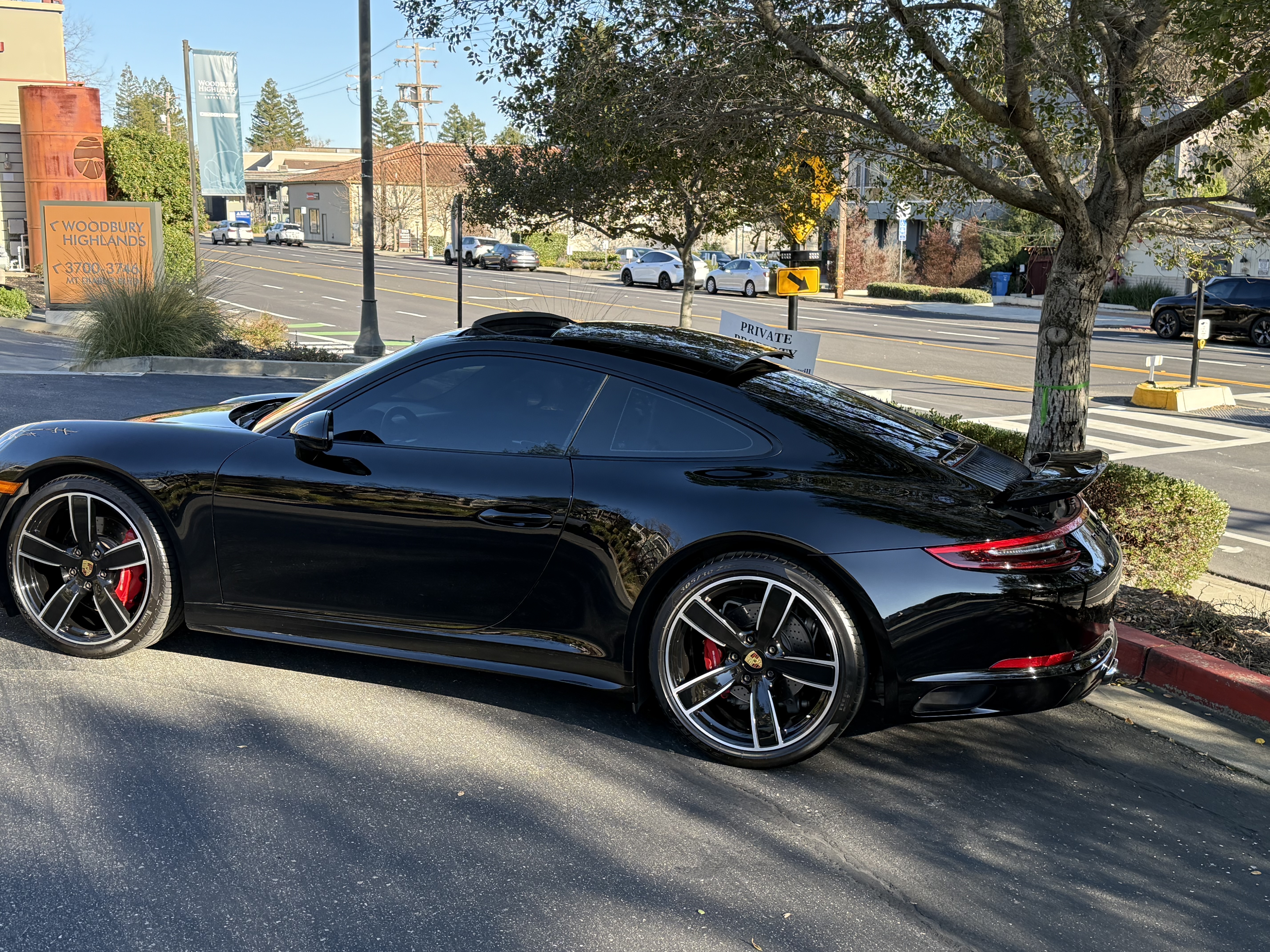 Used 2018 Porsche 911 Carrera 4S AWD/4WD image 4
