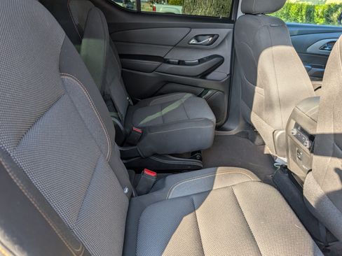 Used 2018 Chevrolet Traverse LT image 12