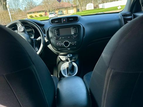 Used 2017 Kia Soul + image 15