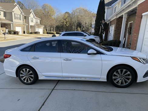 Used 2016 Hyundai Sonata Sport w/ Option Group 02 image 2