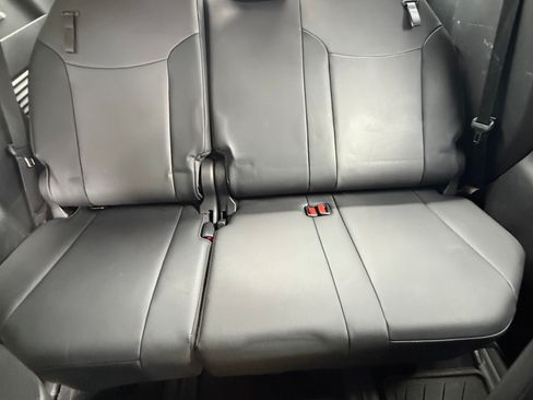 Used 2022 Toyota Sienna XSE w/ XSE Plus Package FWD image 21