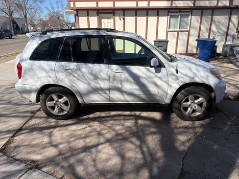 Used 2004 Toyota RAV4 4WD image 4