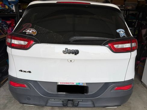 Used 2016 Jeep Cherokee Sport AWD/4WD image 4
