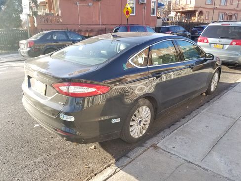 Used 2015 Ford Fusion Energi SE image 2
