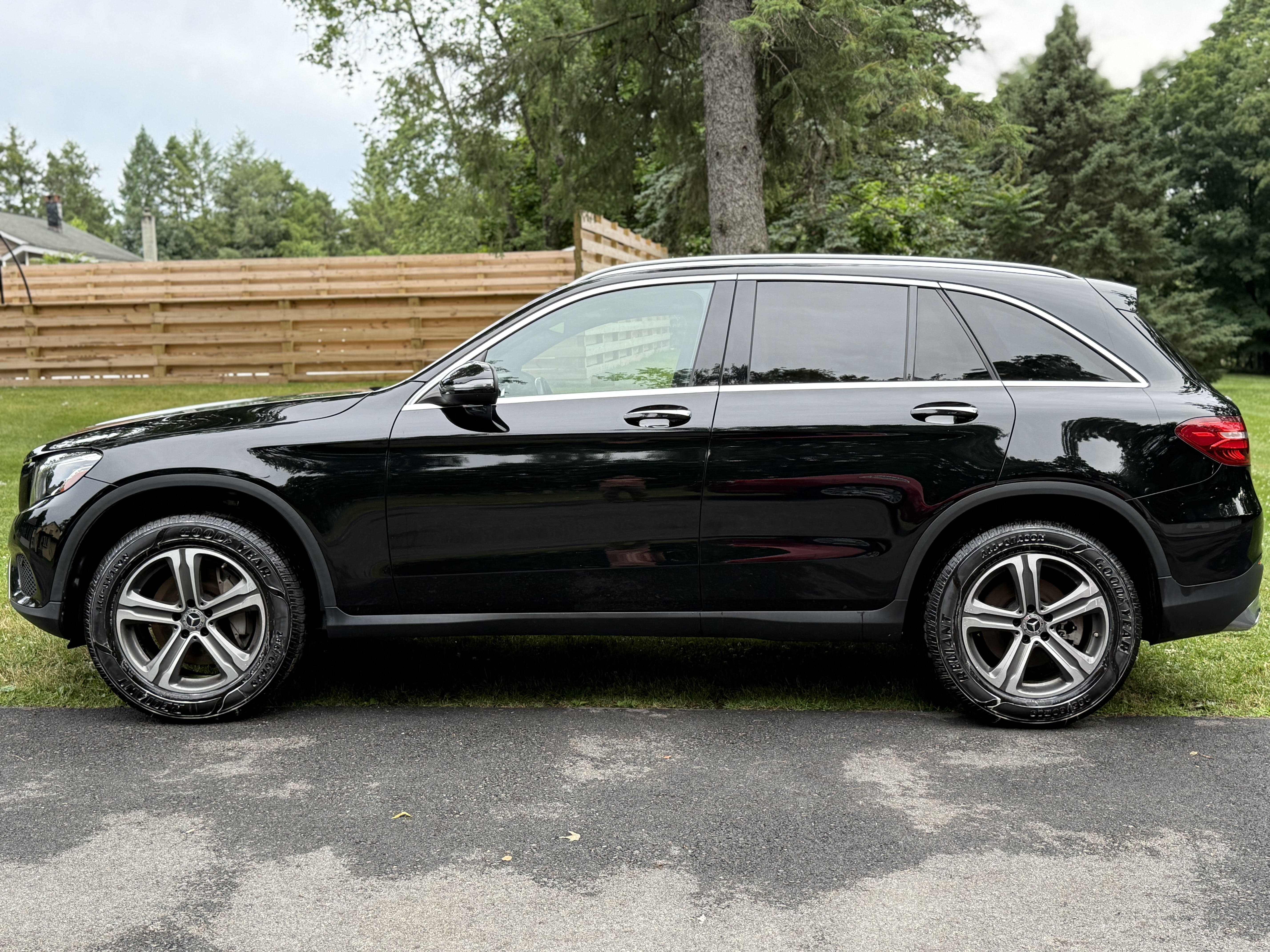 Used 2019 Mercedes-Benz GLC 300 4MATIC image 5