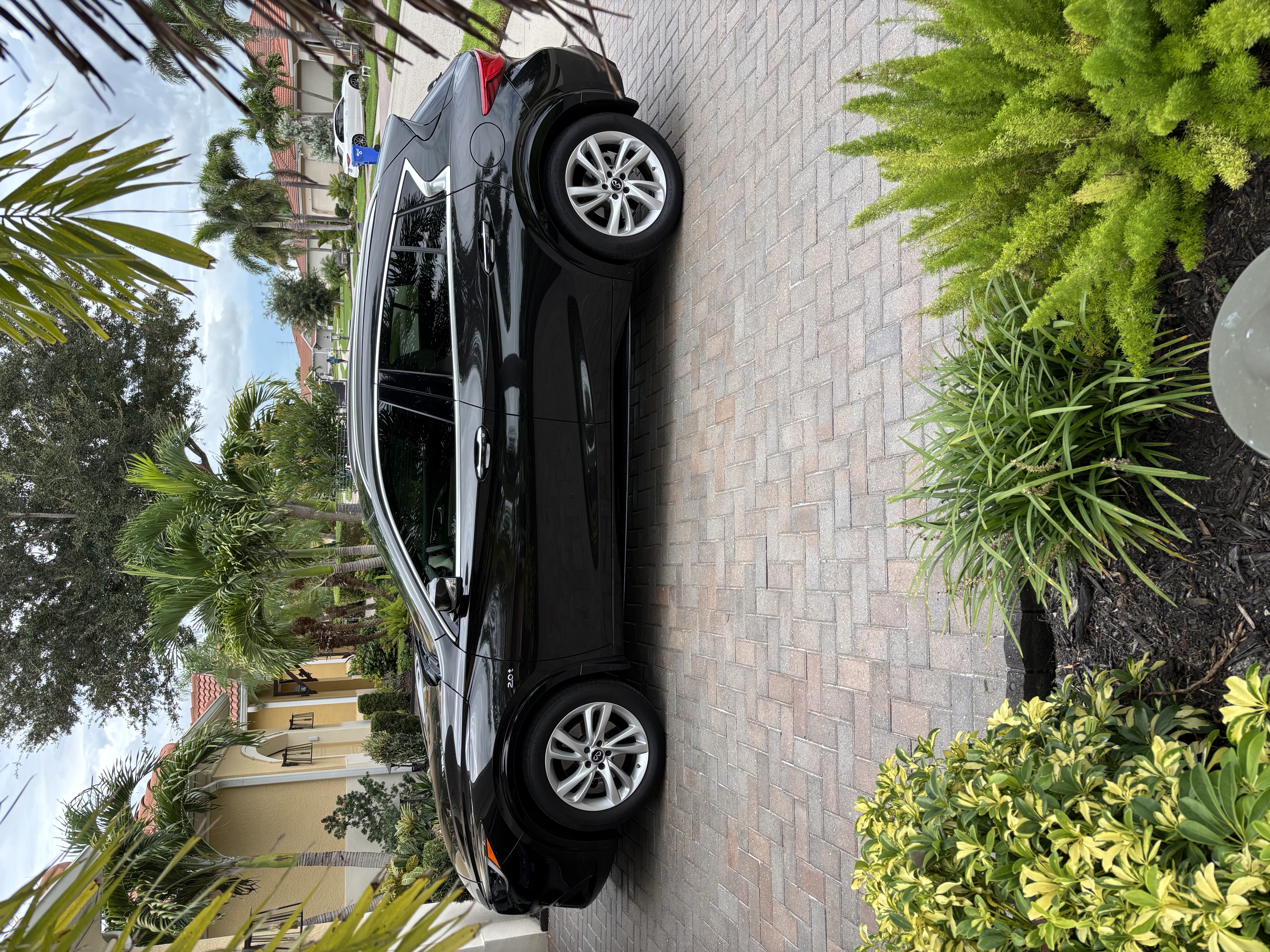 Used 2019 INFINITI QX30 w/ Navigation Package FWD image 8