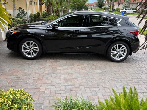 Used 2019 INFINITI QX30 w/ Navigation Package FWD image 8
