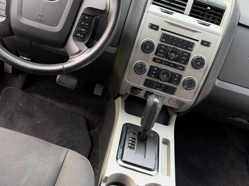 Used 2010 Ford Escape XLT FWD image 10