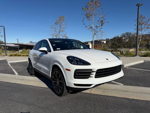 Used 2023 Porsche Cayenne Platinum Edition image 6