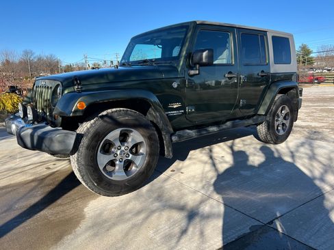Used 2008 Jeep Wrangler Unlimited Sahara w/ Dual Top Group AWD/4WD image 6