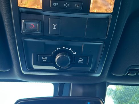 Used 2021 Toyota Tacoma TRD Off-Road w/ Technology Package image 9