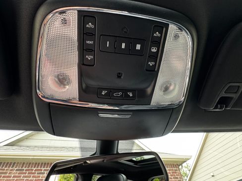 Used 2015 Jeep Grand Cherokee Overland AWD/4WD image 20