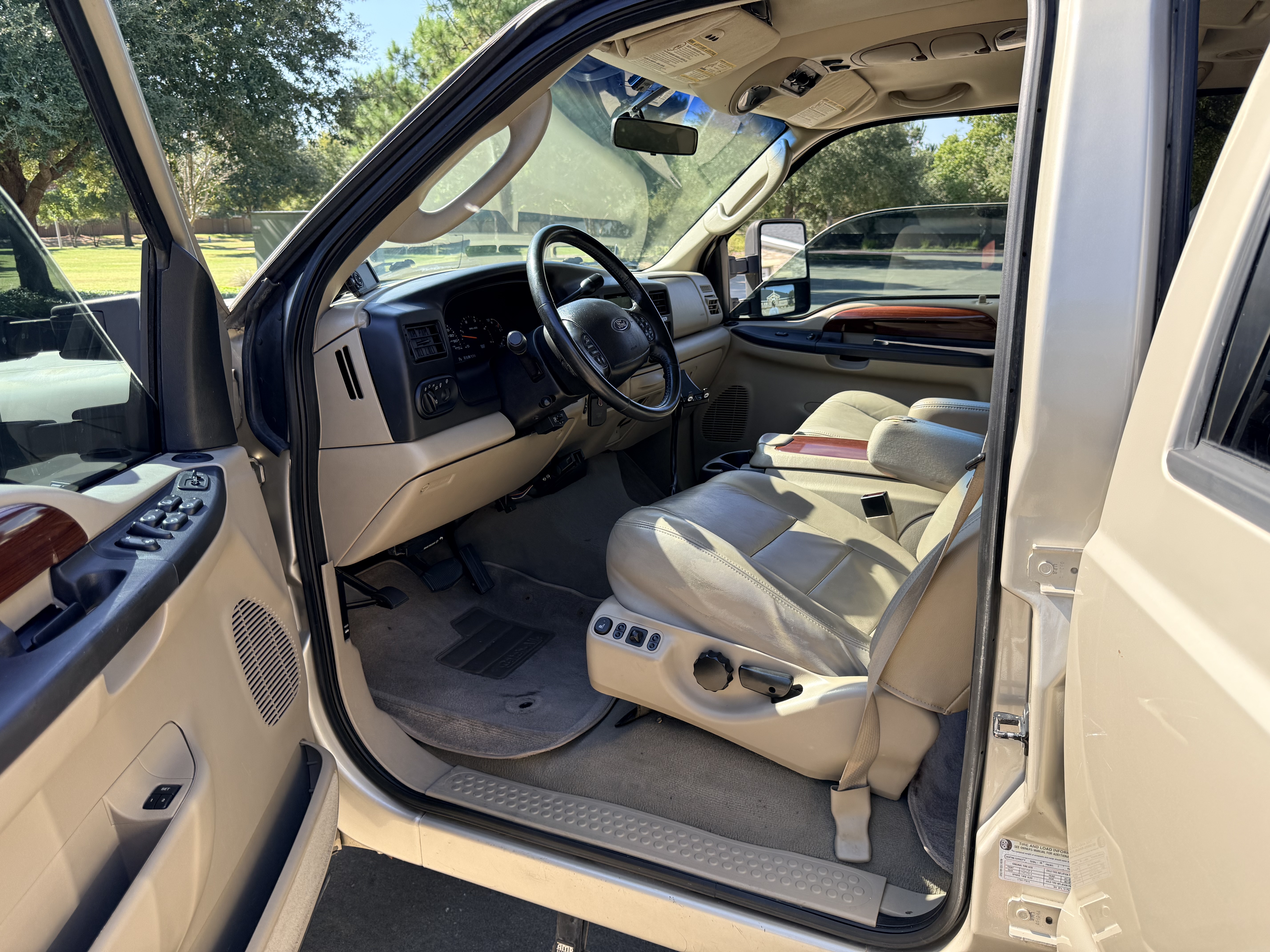 Used 2005 Ford Excursion Limited AWD/4WD image 9