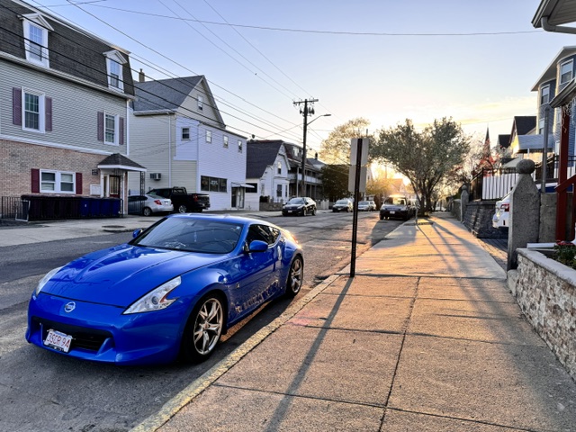 Used 2009 Nissan 370Z Touring w/ Sport Pkg RWD image 2
