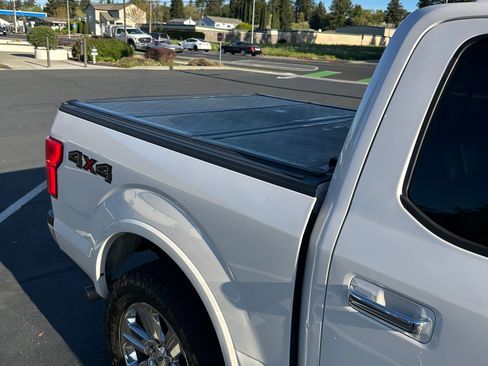 Used 2018 Ford F150 Lariat w/ Equipment Group 501A Mid AWD/4WD image 8