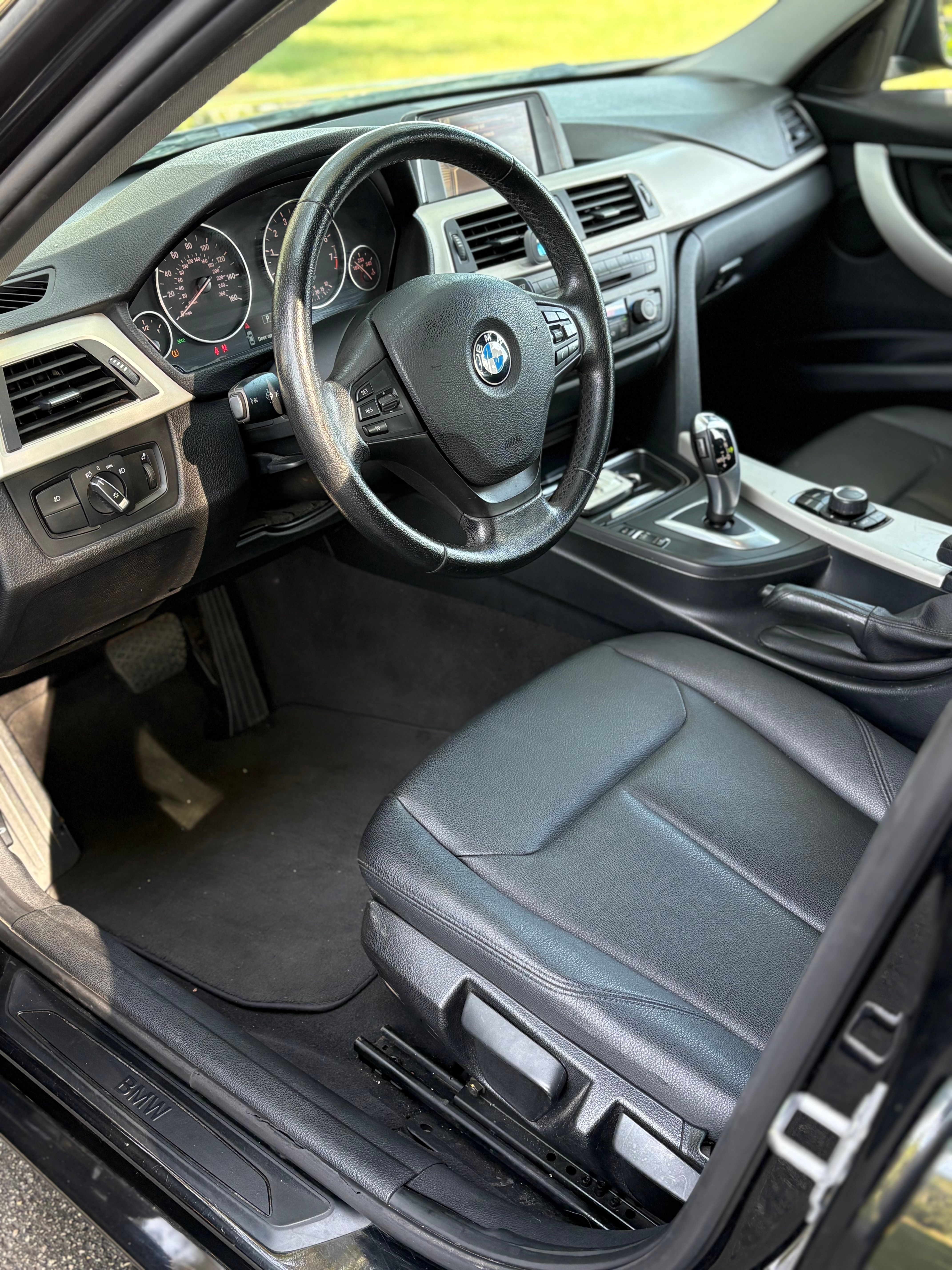 Used 2014 BMW 320i Sedan RWD image 13