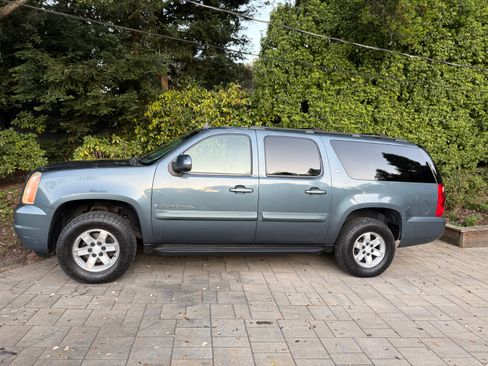 Used 2008 GMC Yukon XL SLT image 2