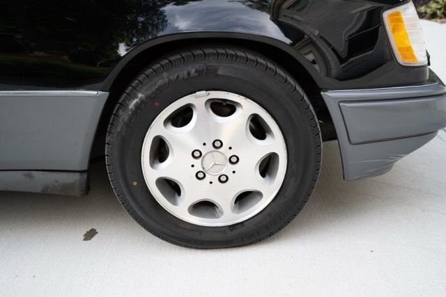 Used 1995 Mercedes-Benz E 320 Convertible image 9