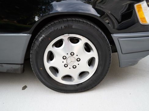 Used 1995 Mercedes-Benz E 320 Convertible image 9