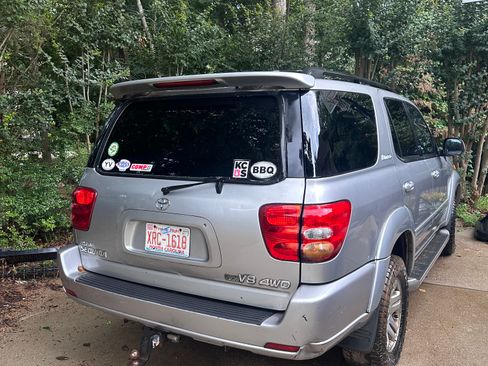 Used 2003 Toyota Sequoia Limited image 1