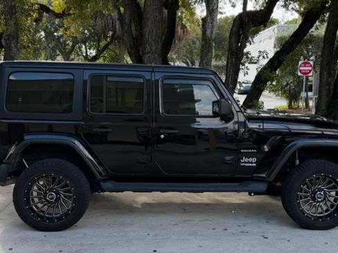 Used 2021 Jeep Wrangler Unlimited Sahara image 1