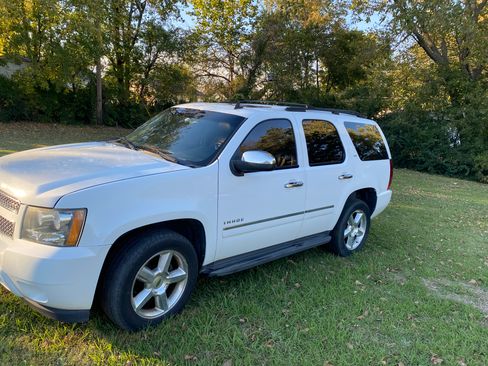 Used 2010 Chevrolet Tahoe LTZ image 2