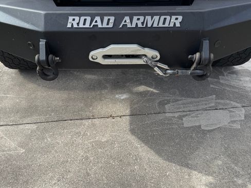 Used 2017 Nissan Titan SL image 4