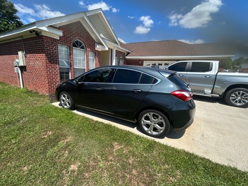 Used 2017 Chevrolet Cruze Premier image 2