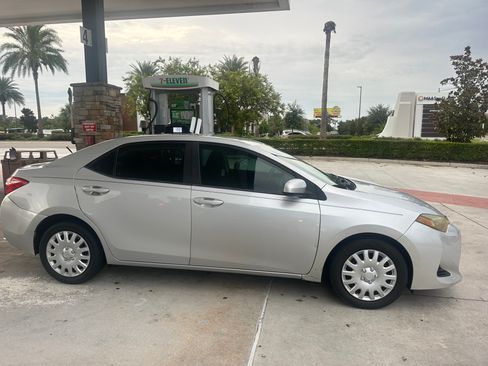 Used 2018 Toyota Corolla LE FWD image 5