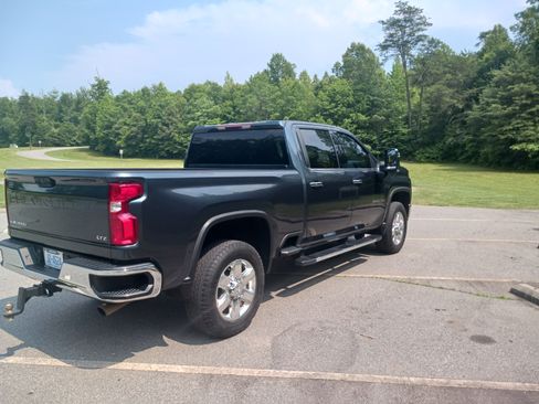 Used 2020 Chevrolet Silverado 2500 LTZ w/ Z71 Off-Road Package image 9