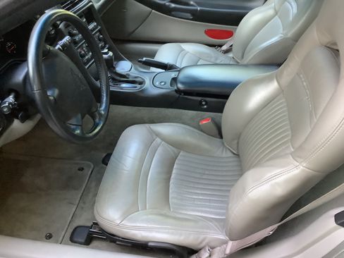 Used 2002 Chevrolet Corvette Coupe w/ Preferred Equipment Group2 RWD image 10